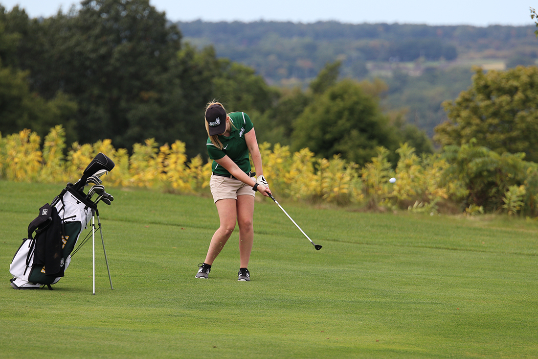 Keuka College student golfing